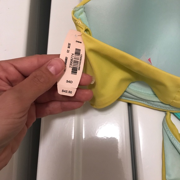 💧Victoria's Secret getaway halter💧 - Picture 6 of 7